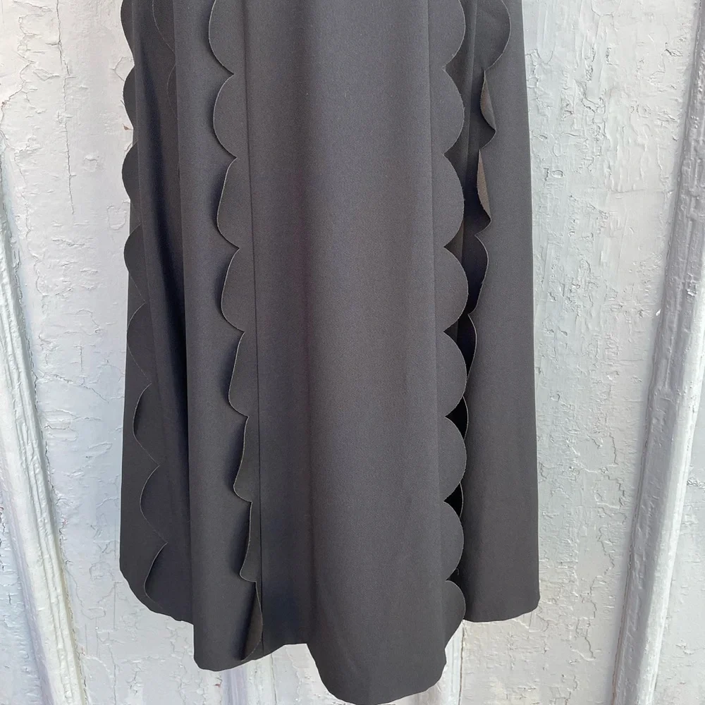 Valentino scalloped detail dress, size 8 - Picture 6 of 8